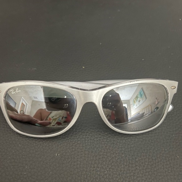 Ray-Ban Accessories - Ray Ban NEW WAYFARER CLASSIC sunglasses with case